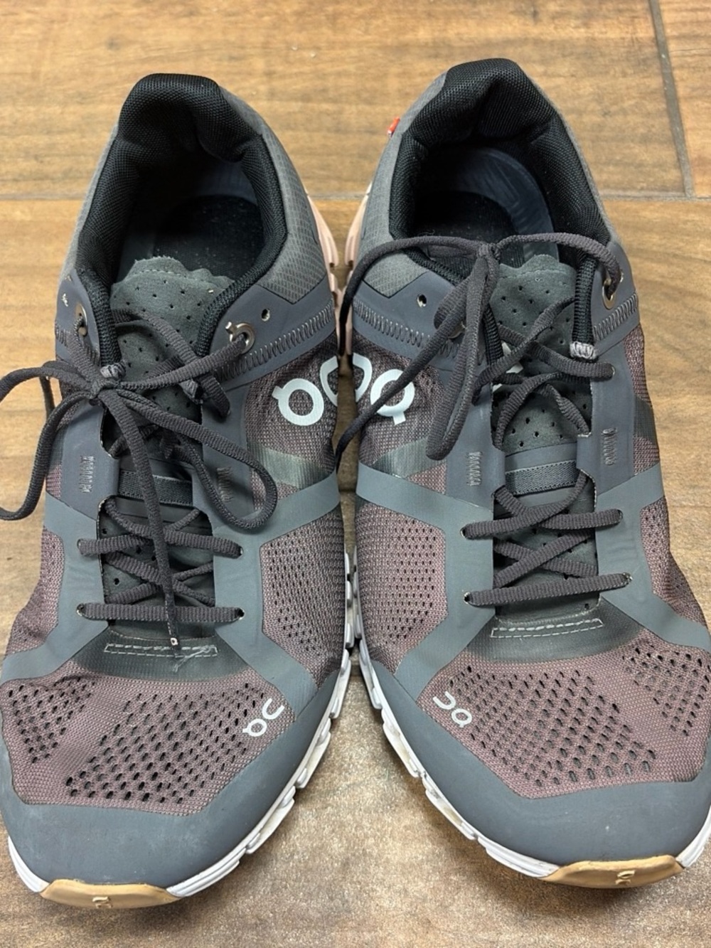 On Running Cloud Womens Running Shoes in Dark Gray/Brown